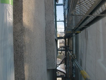 岸和田市極楽寺町で下地塗り工程の外壁塗装