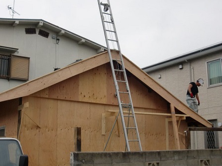 岸和田市大町で軽量瓦コロニアルクァッドへの屋根葺き替え