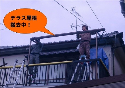 岸和田市箕土路町のベランダテラス屋根入替工事で雨漏り解消