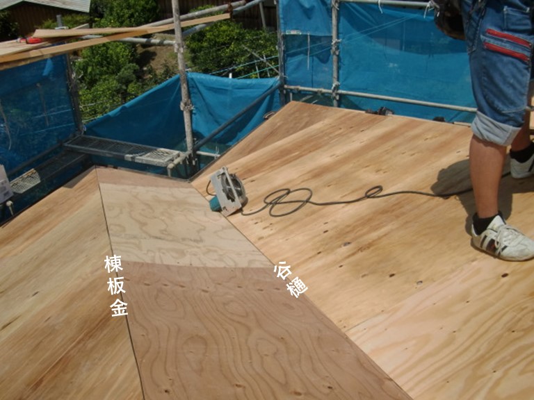 泉佐野市の屋根の野地板張り完了