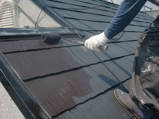 岸和田市極楽寺町で外壁と屋根塗装の中塗り