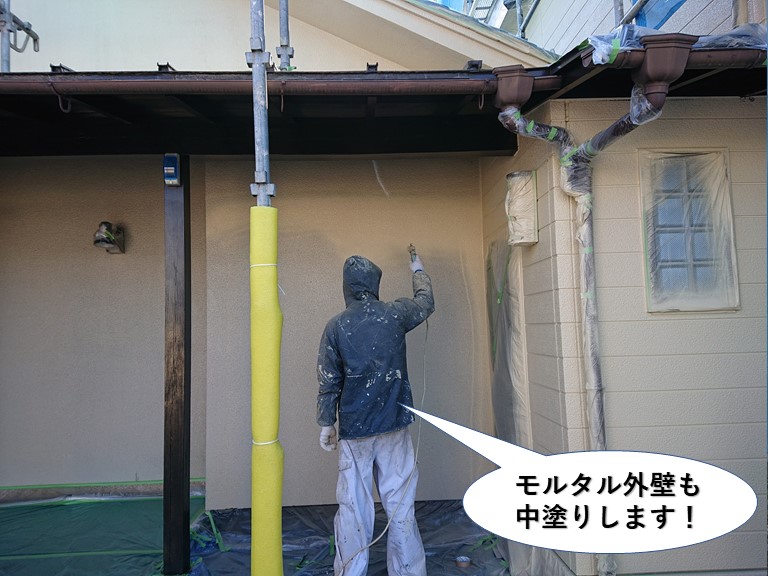 和泉市のモルタル外壁も中塗りします