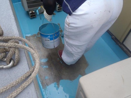 岸和田市上松町の雨漏りも防ぐ安心のベランダ防水の2日目