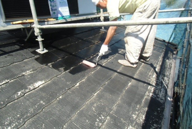 岸和田市摩湯町で下屋の下塗り