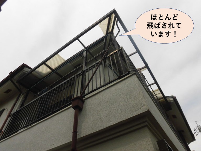 岸和田市上松町のベランダの飛んだ波板