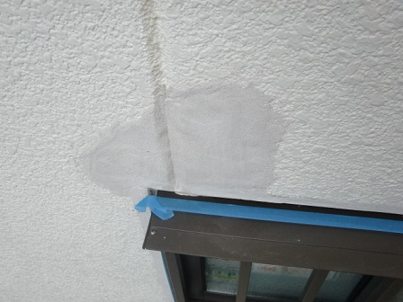 岸和田市上松町の外壁塗装でまずはクラック補修から着工