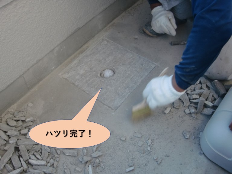 岸和田市のバルコニーの床のハツリ完了