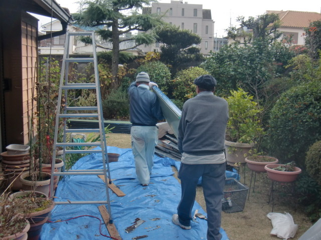 岸和田市でガルバリューム鋼板搬入