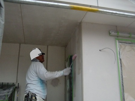 岸和田市上松町の外壁塗装で下地処理の工程