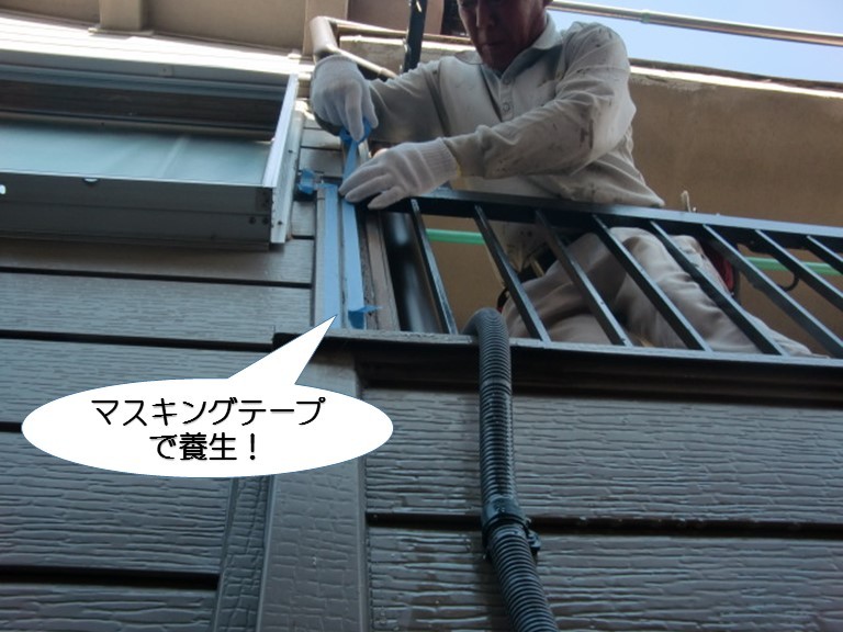 岸和田市下池田町で目地のサイドをマスキングテープで養生