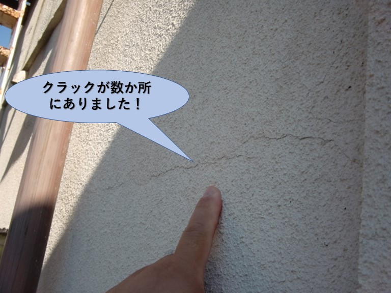 岸和田市の壁にクラックが数か所にありました