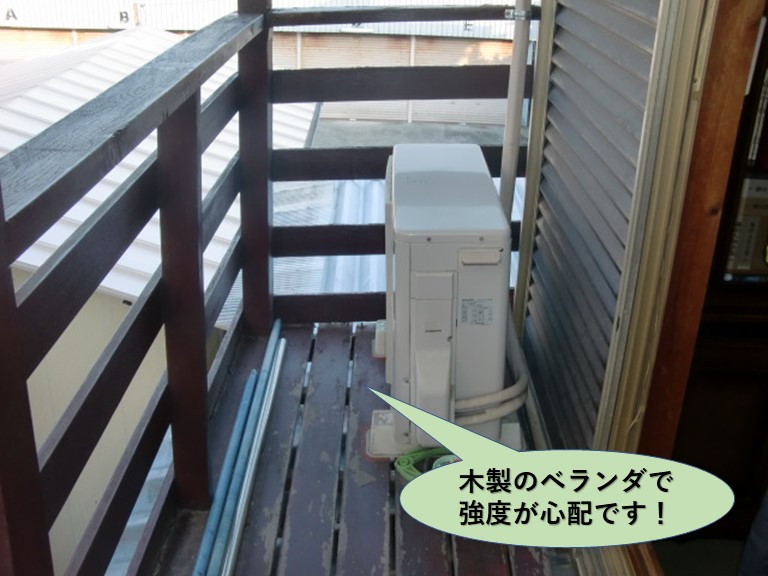 岸和田市の木製のベランダで強度が心配です