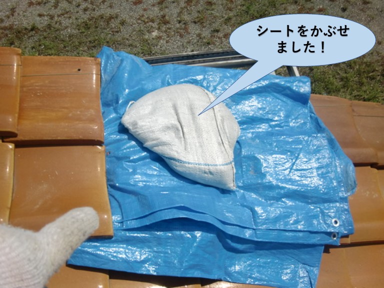 泉大津市の袖瓦にシートを被せました