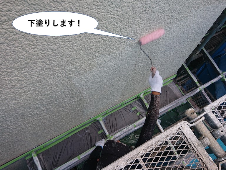 和泉市の外壁を下塗り