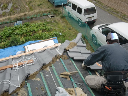 岸和田市東大路町の淡路産特上和瓦の屋根の葺き替え工事6日目