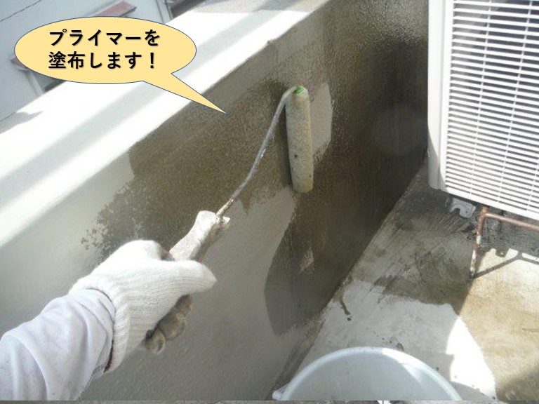 岸和田市のベランダにプライマーを塗布します！