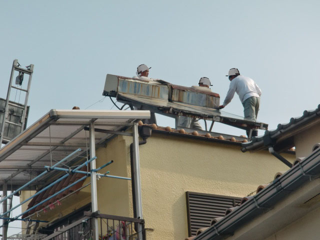 岸和田市のソーラー給湯設備撤去中