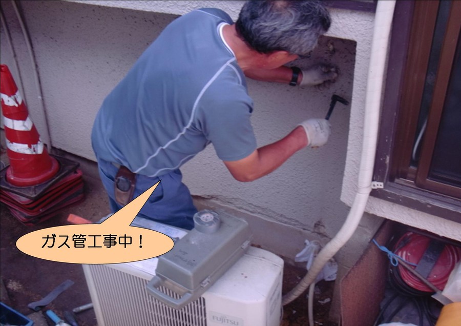 泉北郡忠岡町でガス管工事中