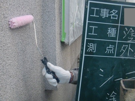 岸和田市極楽寺町で下地塗り工程の外壁塗装