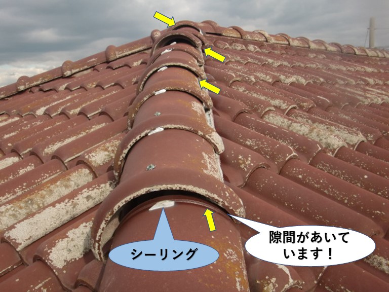 熊取町の冠瓦の隙間