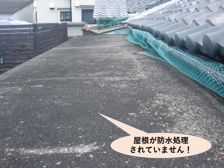 岸和田市の屋根が防水処理されていません