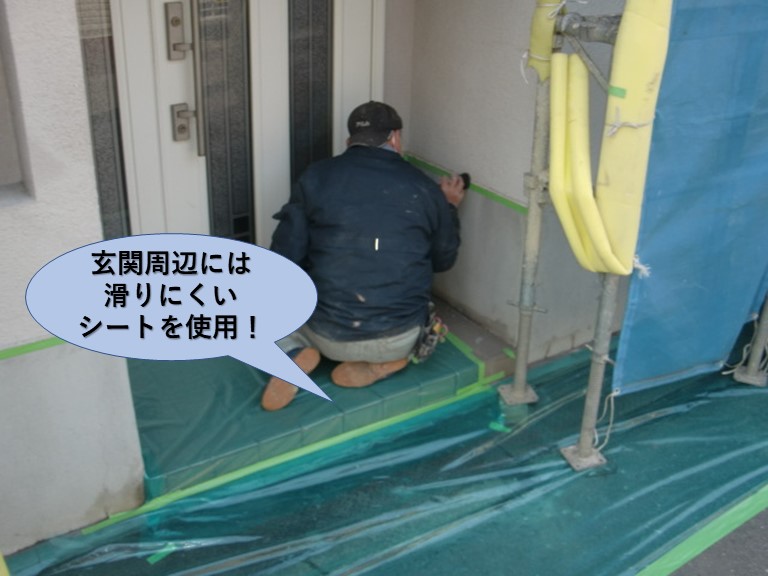岸和田市の玄関周辺には滑りにくいシートを使用