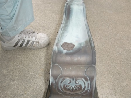 岸和田市東大路町の和瓦の屋根葺替えで銅板水切りの設置と樋修理