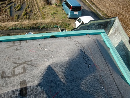 岸和田市東大路町の屋根瓦の葺き替えと桟木の設置