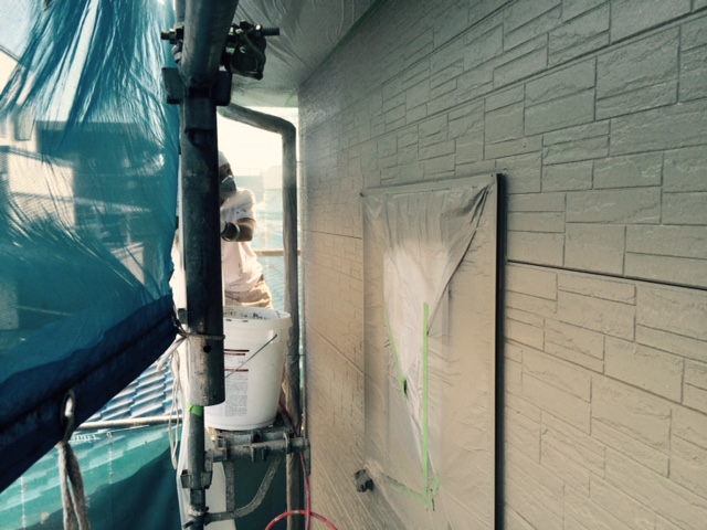 岸和田市西之内町の外壁上塗り