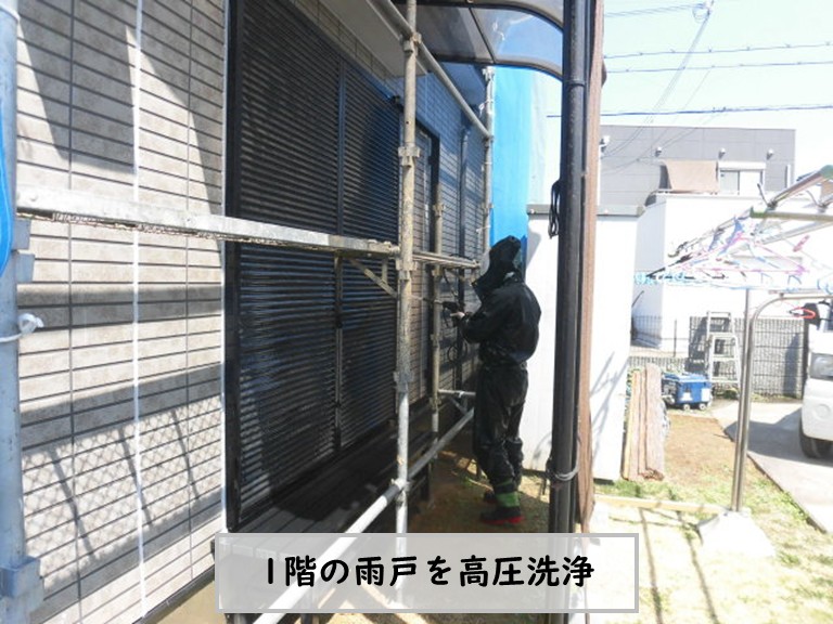 和泉市1階雨戸高圧洗浄