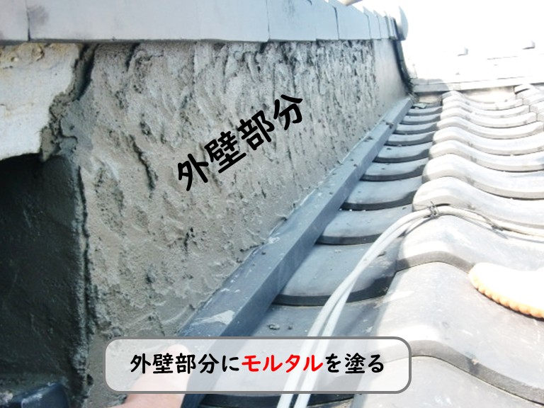 和泉市外壁モルタルを塗る