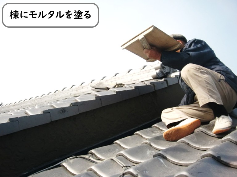 和泉市棟にモルタルを塗る