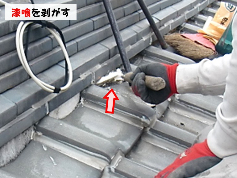 和泉市漆喰を剥がす