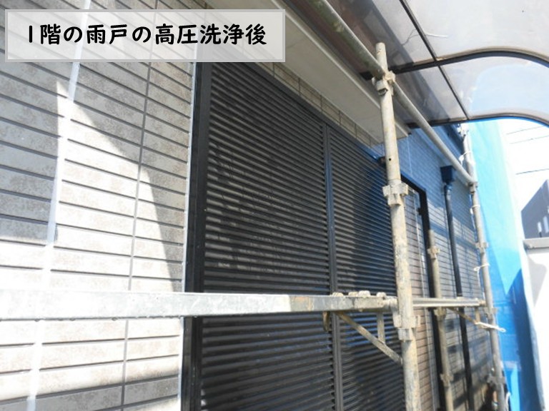 和泉市１階雨戸高圧洗浄後