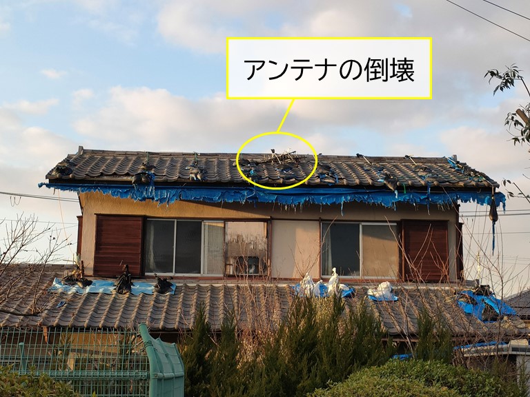 岸和田市に屋根のアンテナが倒壊