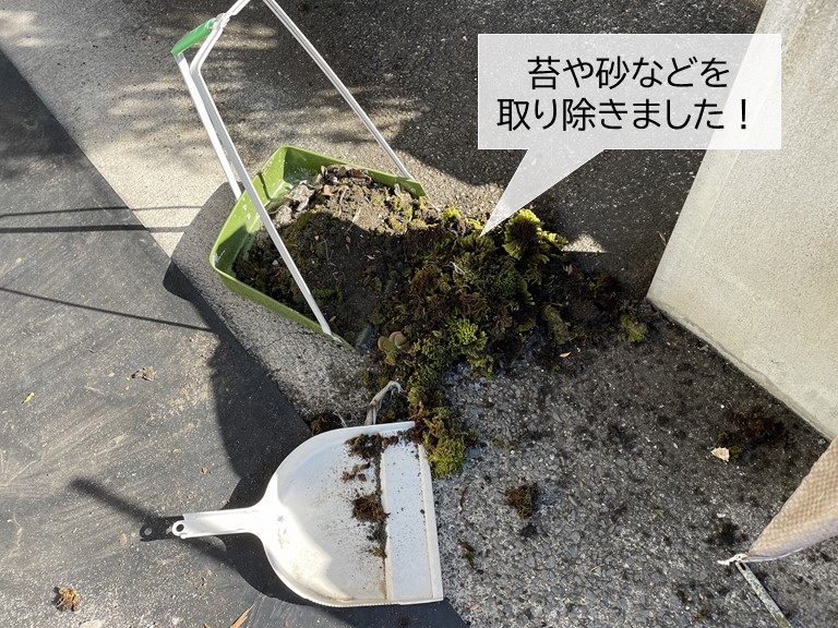 岸和田市のカーポートの苔を取り除きました