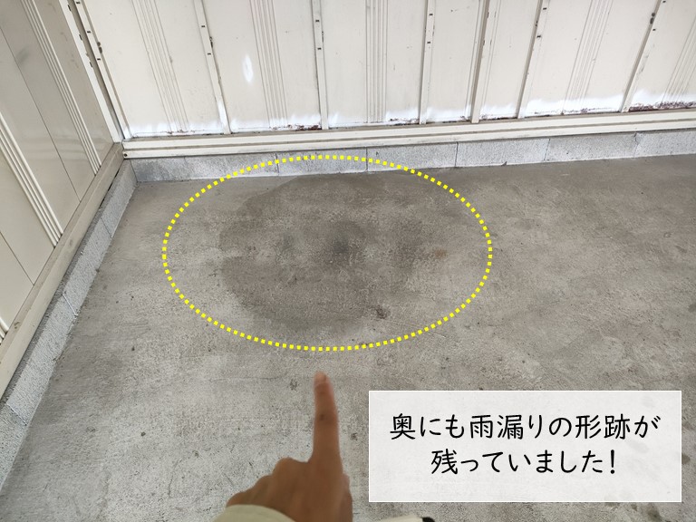 岸和田市のガレージの床に水が溜まります