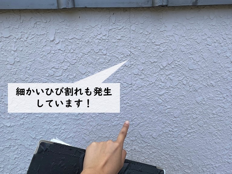 岸和田市のブロック塀に細かいひび割れが発生