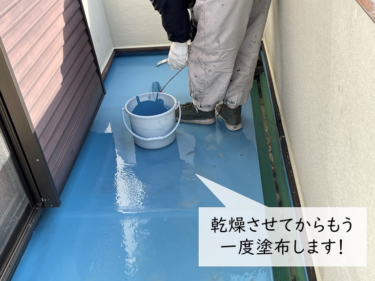 岸和田市のベランダにウレタン防水材2回目を塗布