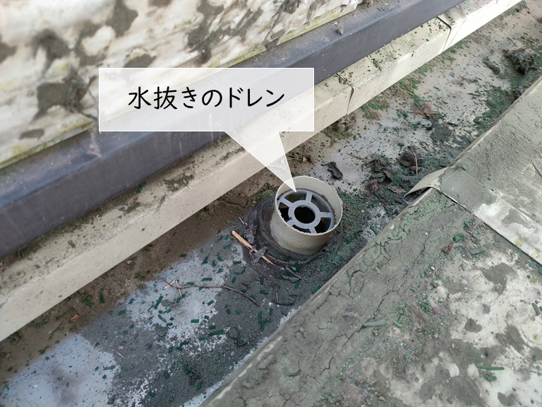 岸和田市のベランダの水抜きのドレン