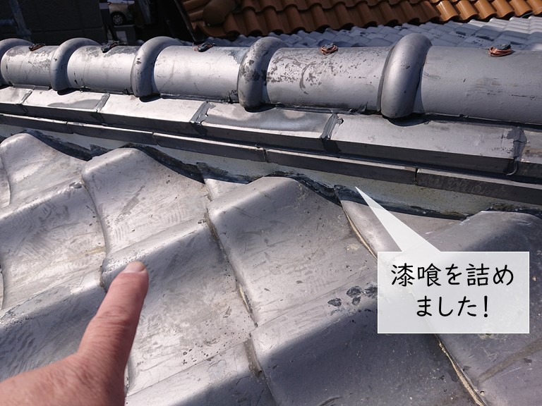 岸和田市の下り棟の漆喰を詰めました