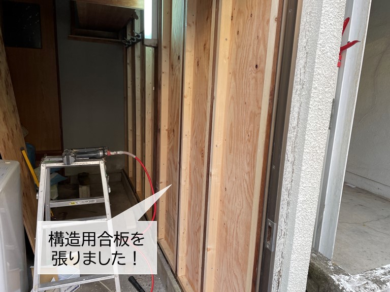 岸和田市の内装の壁に構造用合板を張りました