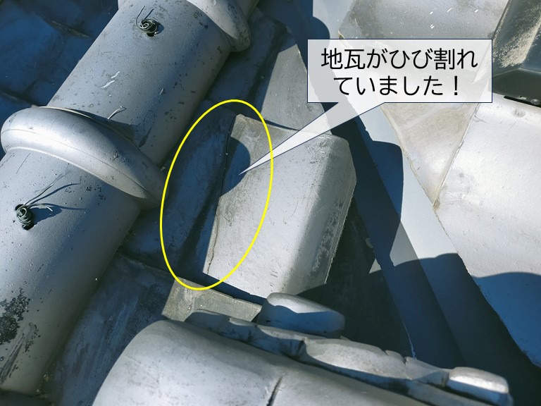 岸和田市の地瓦がひび割れていました