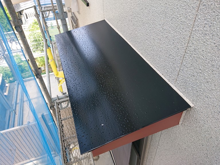 岸和田市の庇もすべて塗装しました