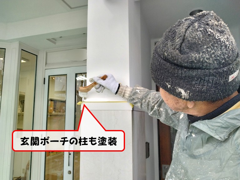 岸和田市玄関ポーチの柱も塗装