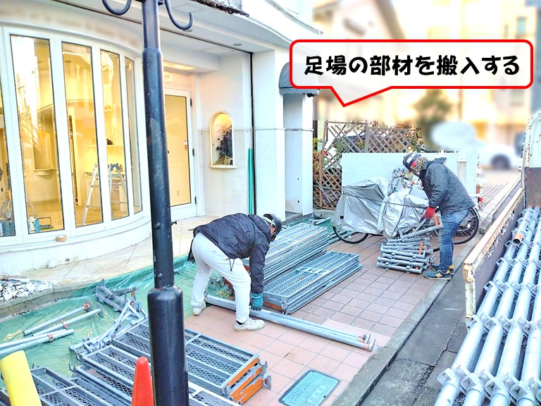 岸和田市足場の部材を搬入する