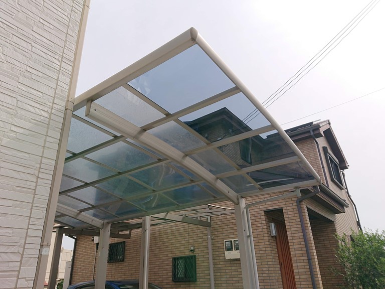 忠岡町のカーポートのパネル取付完了