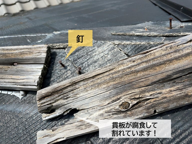 忠岡町の貫板が腐食して割れています