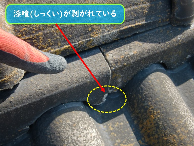 泉南市で漆喰が剥がれている