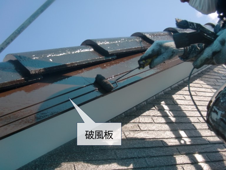 泉南市の破風板を塗装